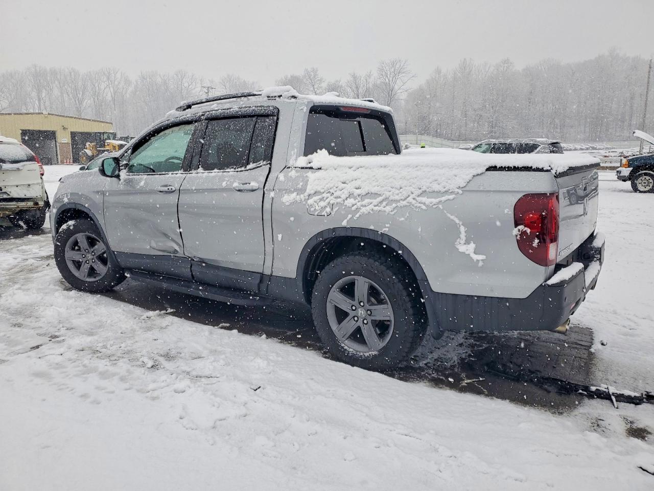 2021 HONDA RIDGELINE RTL photo 2