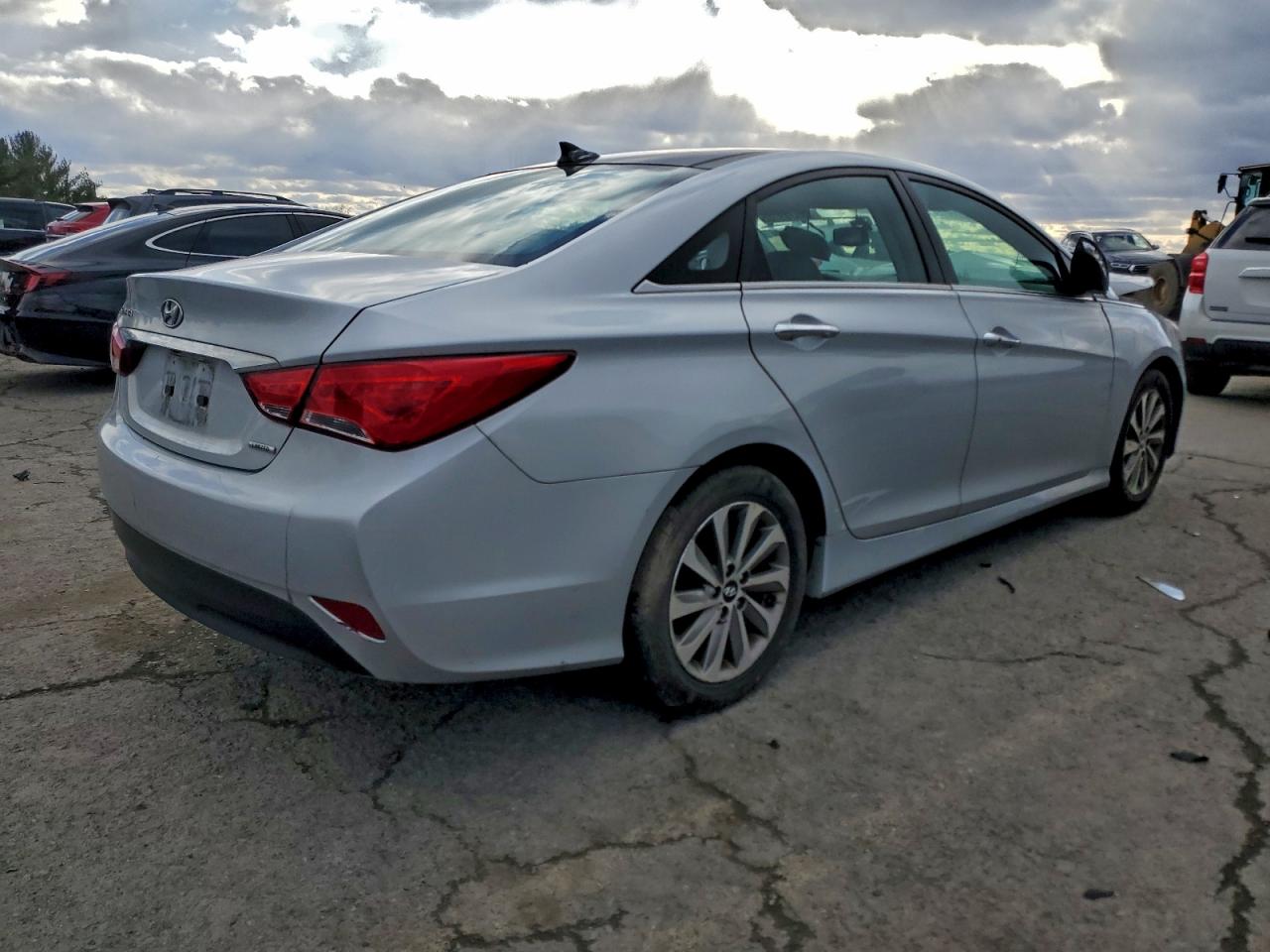 2014 HYUNDAI SONATA SE photo 3