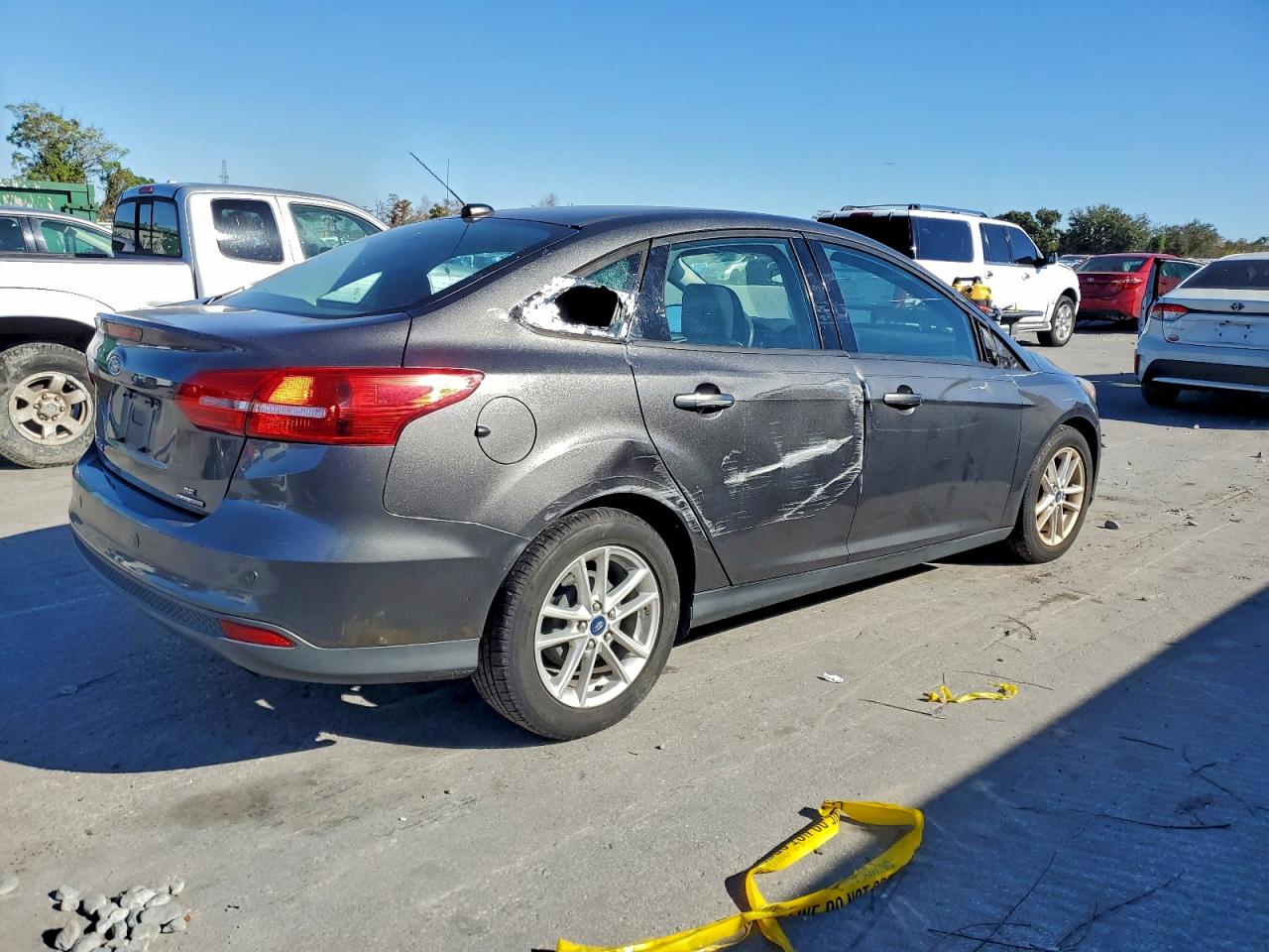 2015 FORD FOCUS SE photo 3
