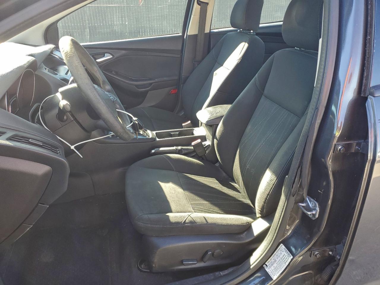 2015 FORD FOCUS SE photo 7