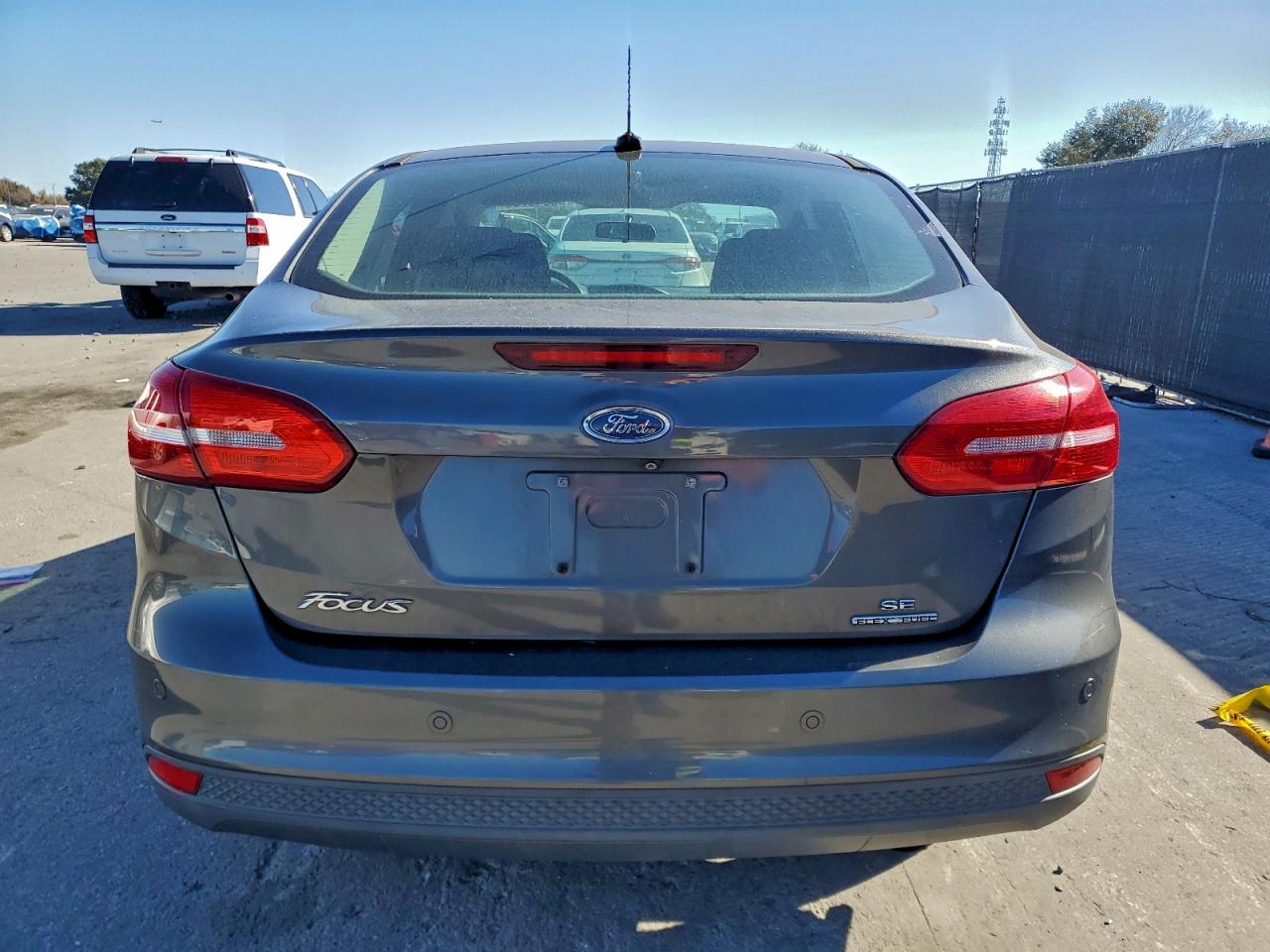 2015 FORD FOCUS SE photo 6
