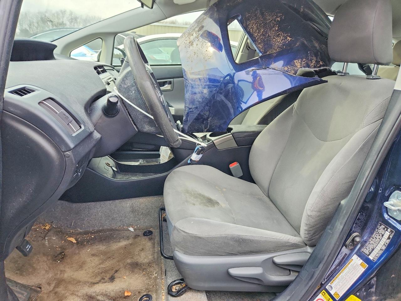 2015 TOYOTA PRIUS photo 7