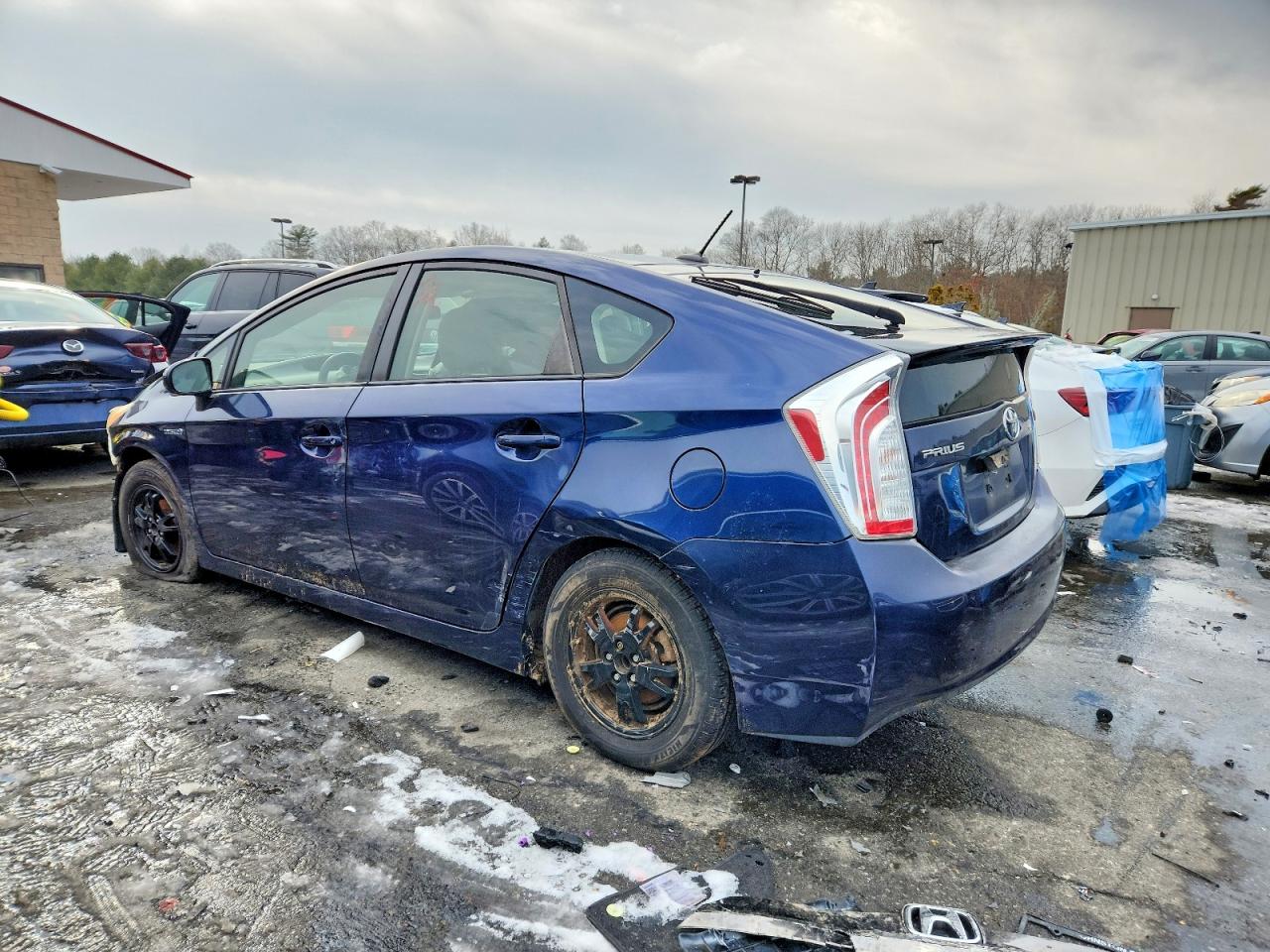 2015 TOYOTA PRIUS photo 2