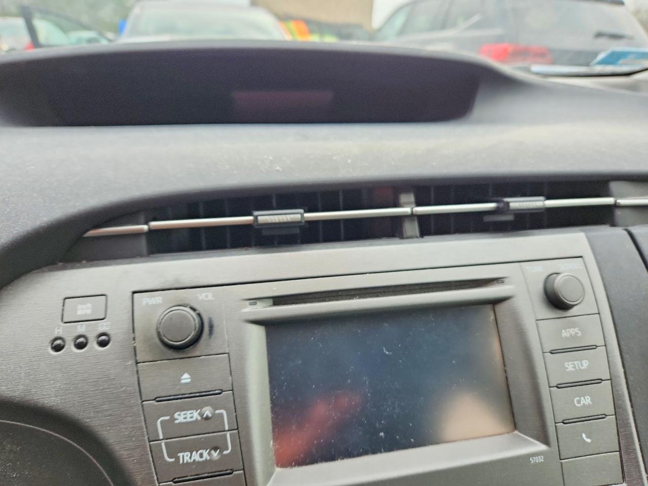 2015 TOYOTA PRIUS photo 9