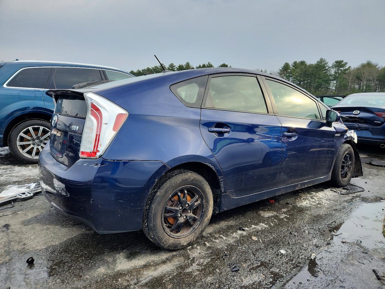 2015 TOYOTA PRIUS photo 3