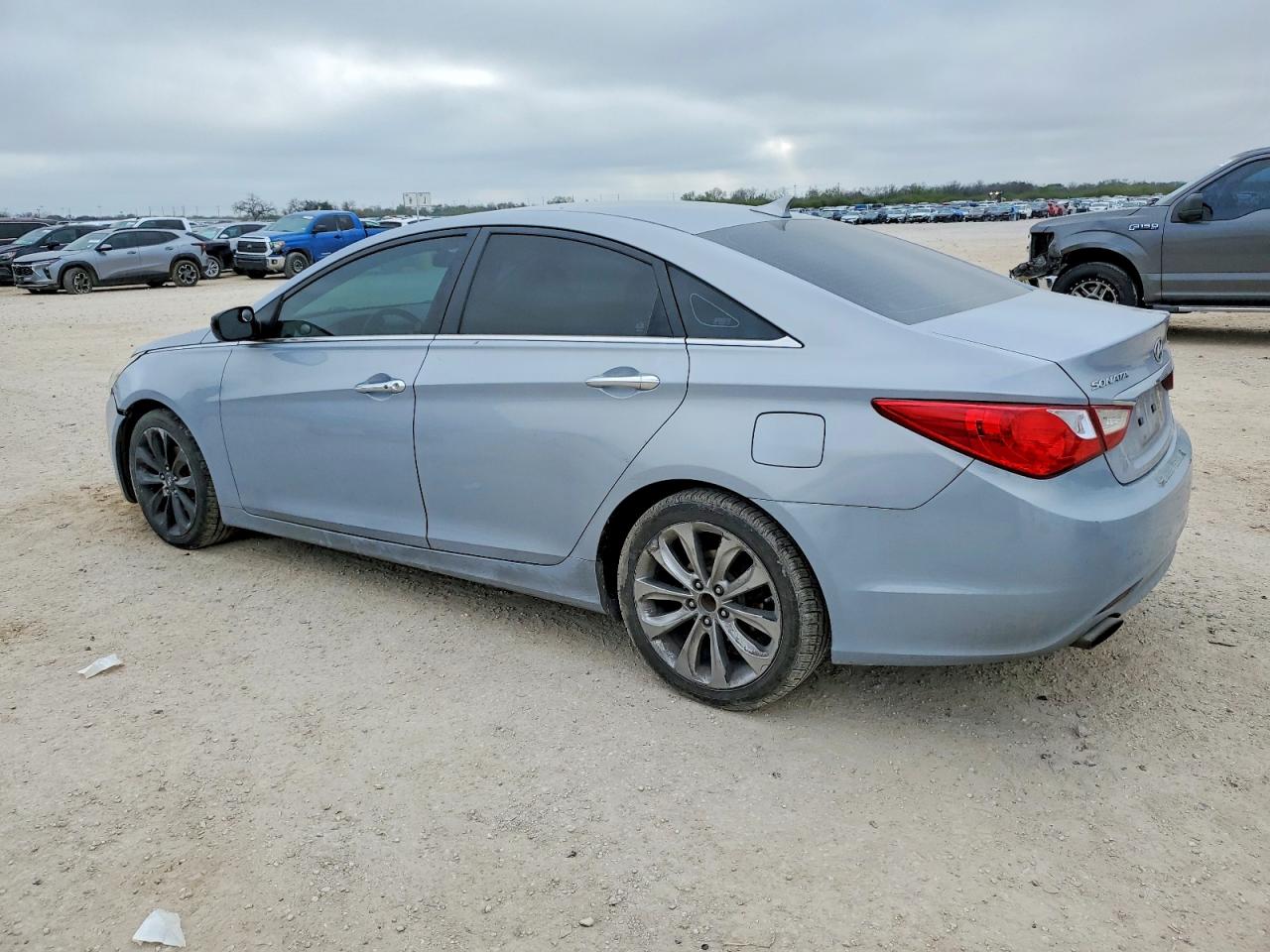 2011 HYUNDAI SONATA SE photo 2