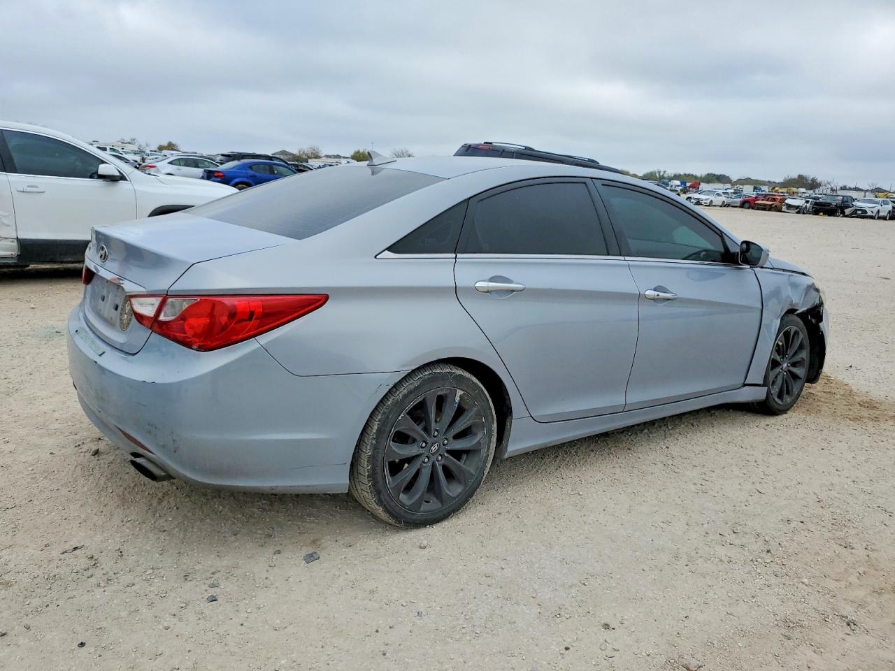 2011 HYUNDAI SONATA SE photo 3