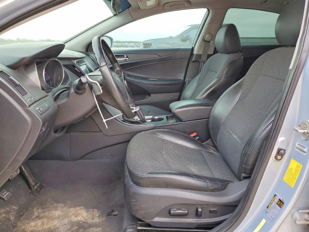 2011 HYUNDAI SONATA SE photo 7