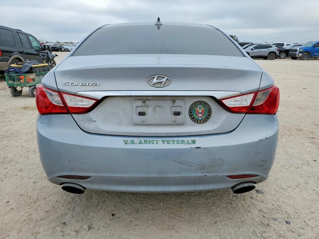 2011 HYUNDAI SONATA SE photo 6