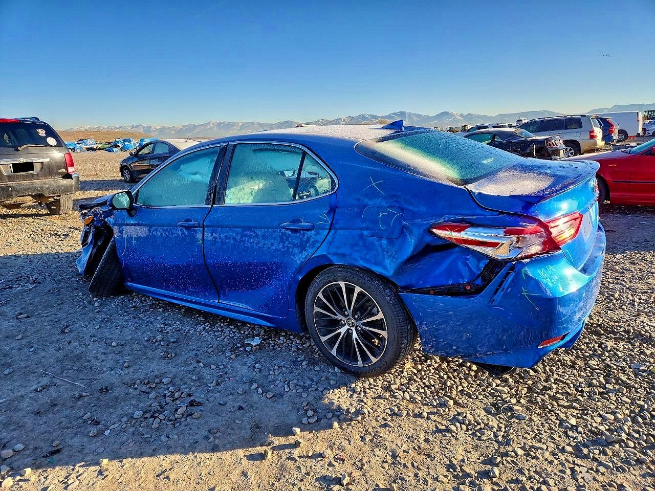 2020 TOYOTA CAMRY SE photo 2