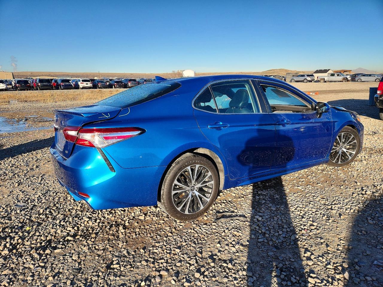 2020 TOYOTA CAMRY SE photo 3
