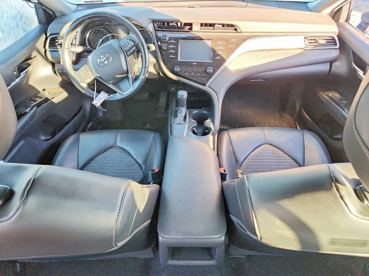 2020 TOYOTA CAMRY SE photo 8
