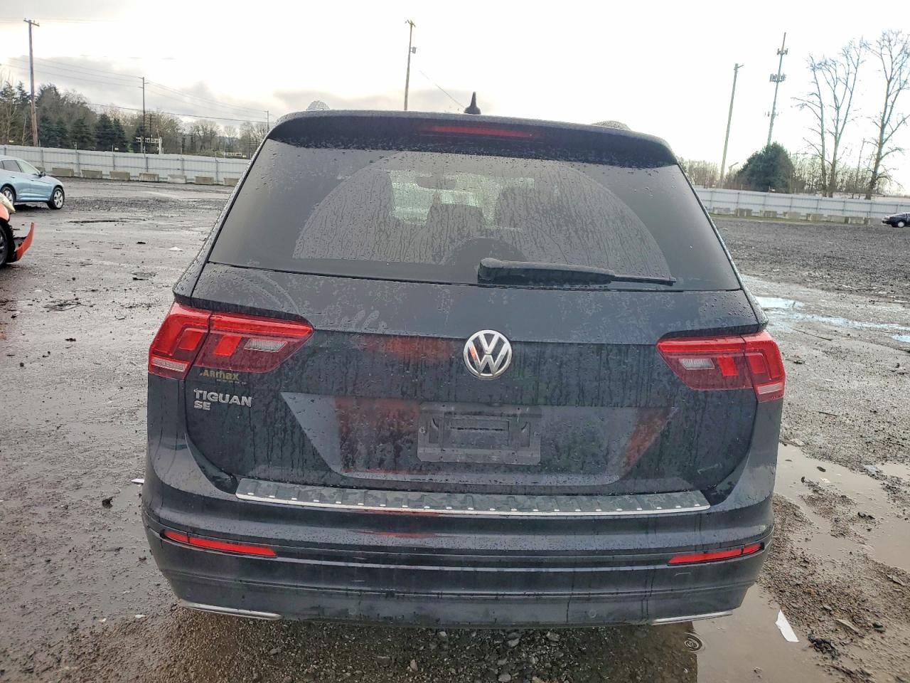 2021 VOLKSWAGEN TIGUAN SE photo 6