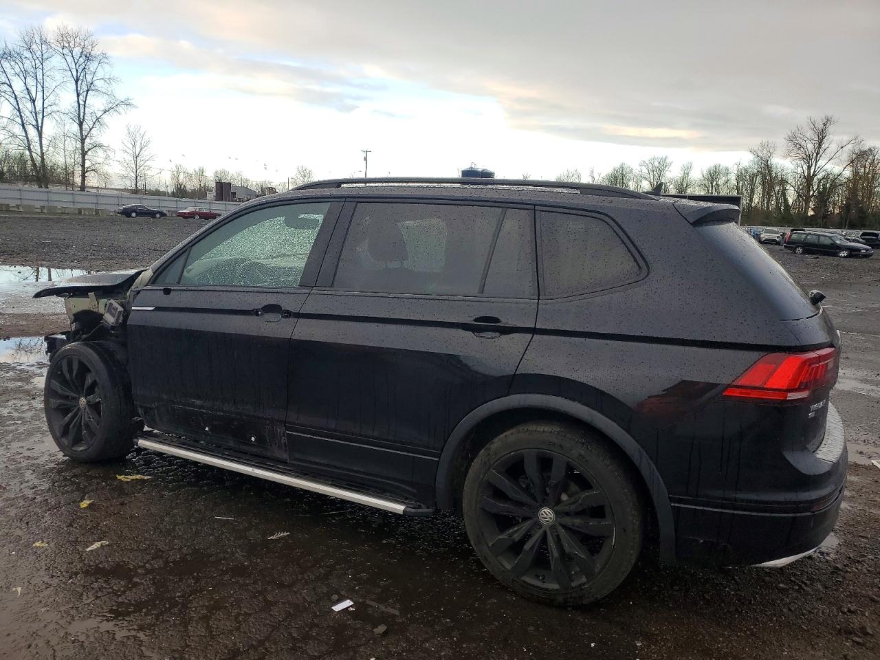 2021 VOLKSWAGEN TIGUAN SE photo 2