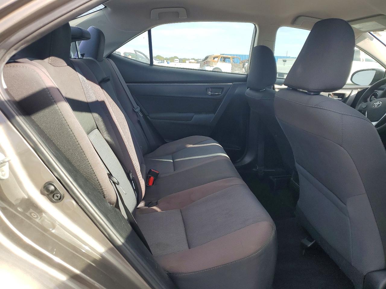 2018 TOYOTA COROLLA L photo 10