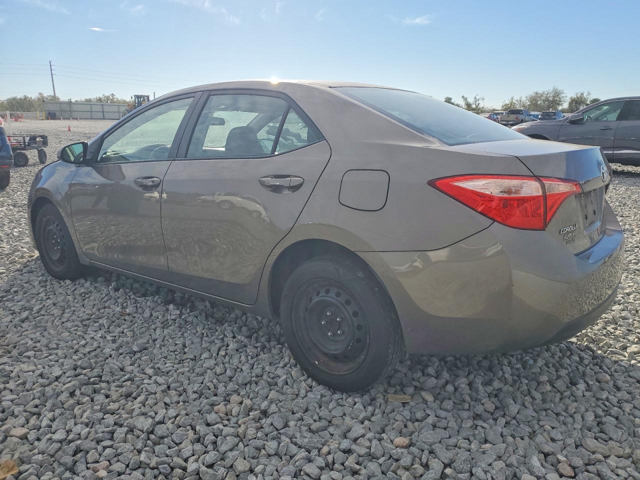 2018 TOYOTA COROLLA L photo 2