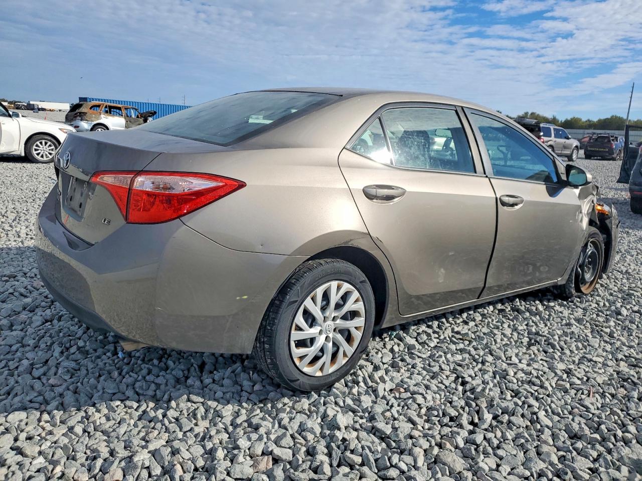 2018 TOYOTA COROLLA L photo 3
