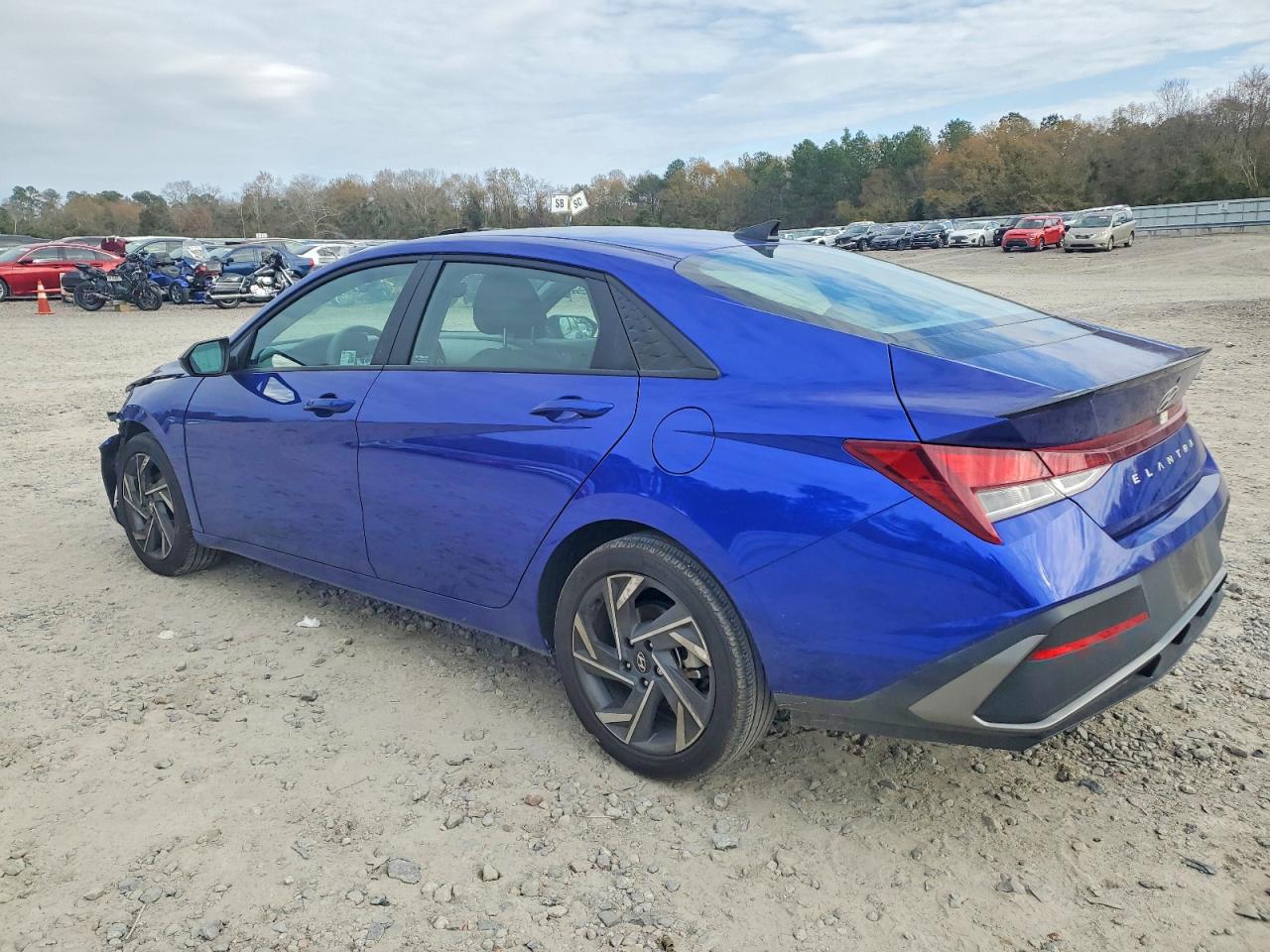 2025 HYUNDAI ELANTRA SEL SPORT photo 2