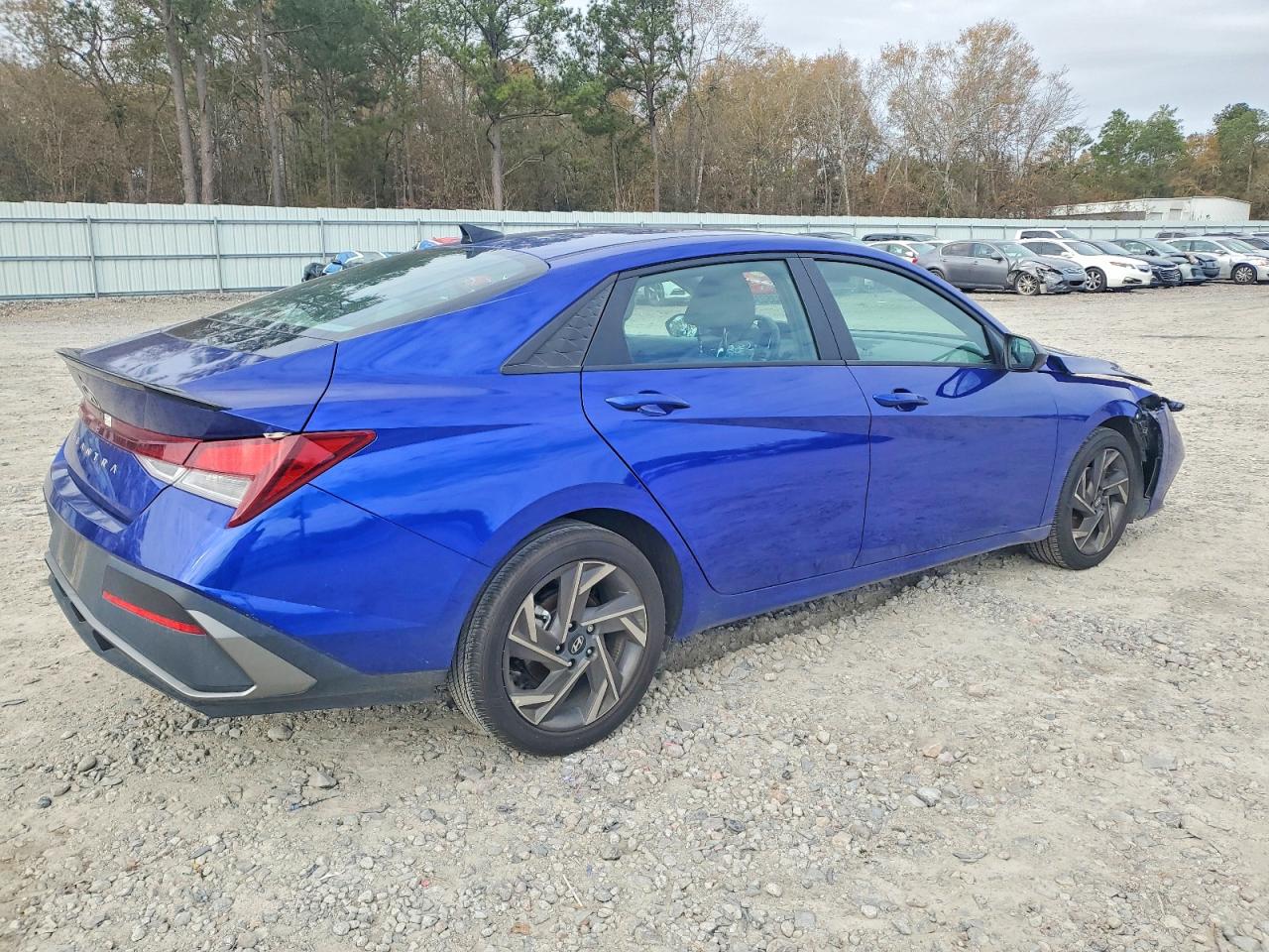 2025 HYUNDAI ELANTRA SEL SPORT photo 3