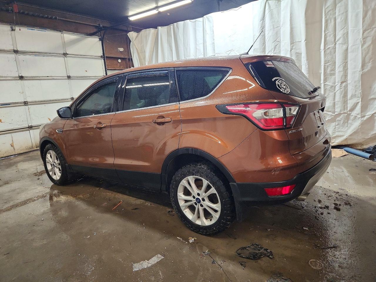 2017 FORD ESCAPE SE photo 2