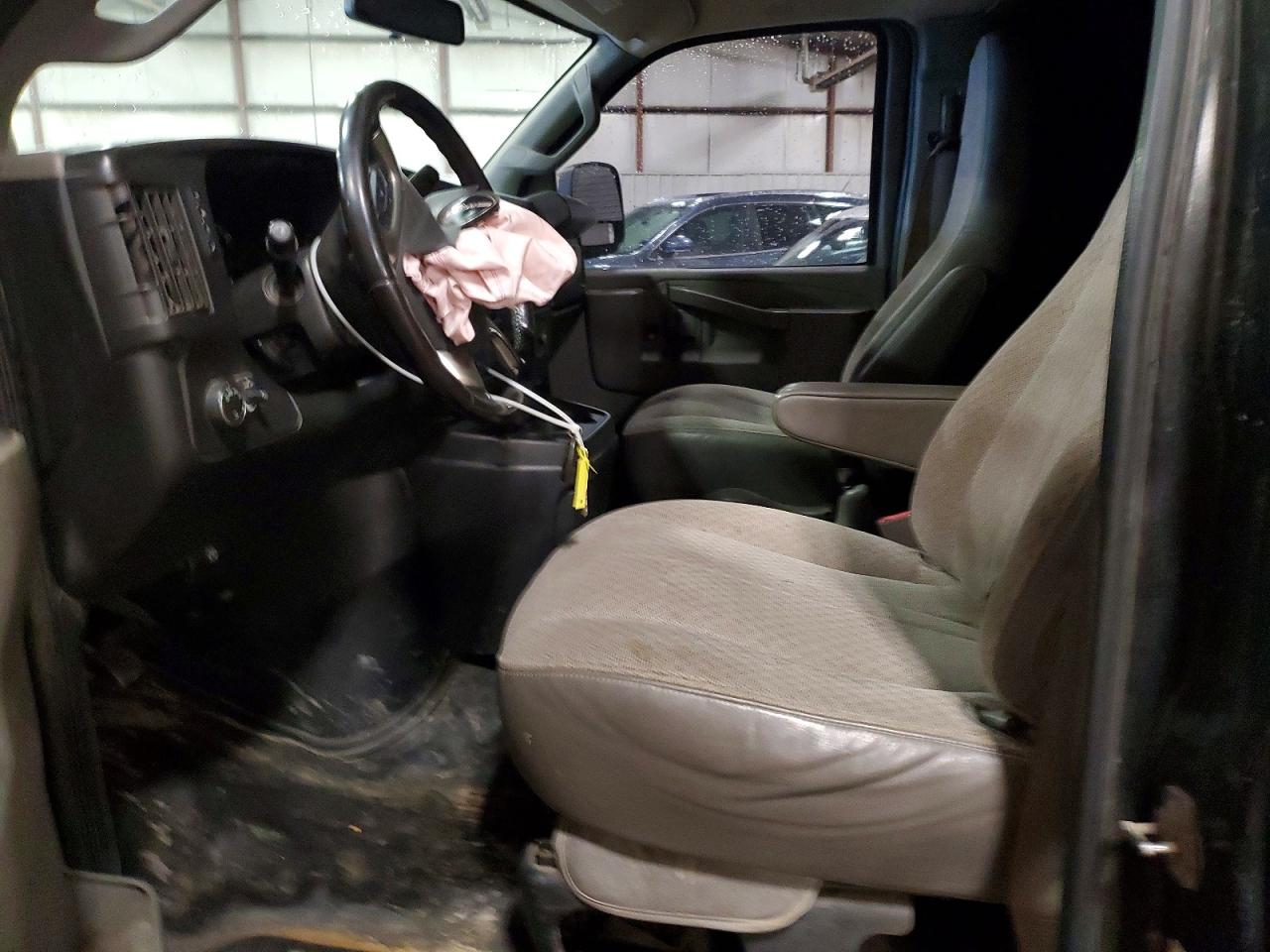 2017 GMC SAVANA G3500 photo 7