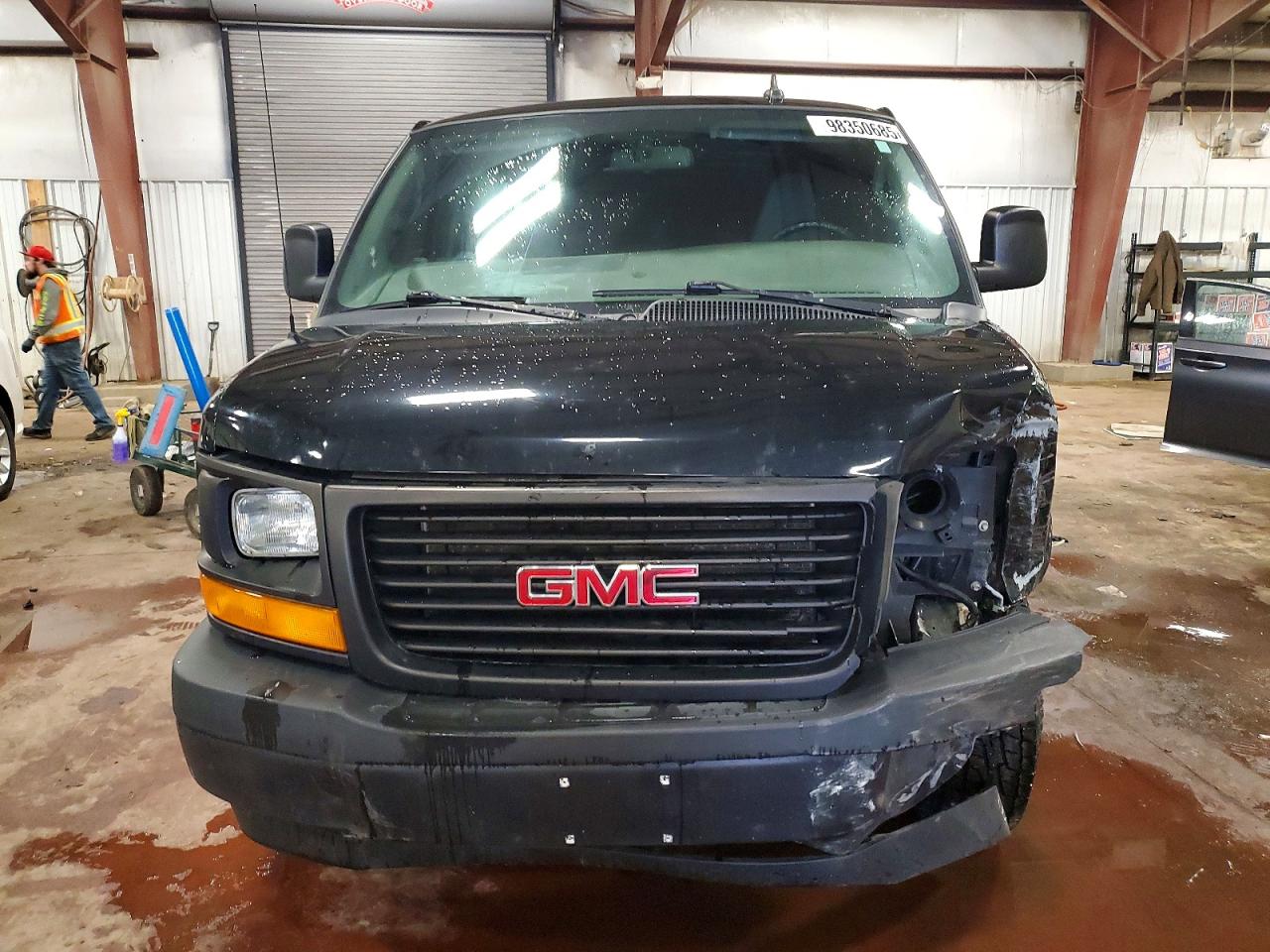 2017 GMC SAVANA G3500 photo 5