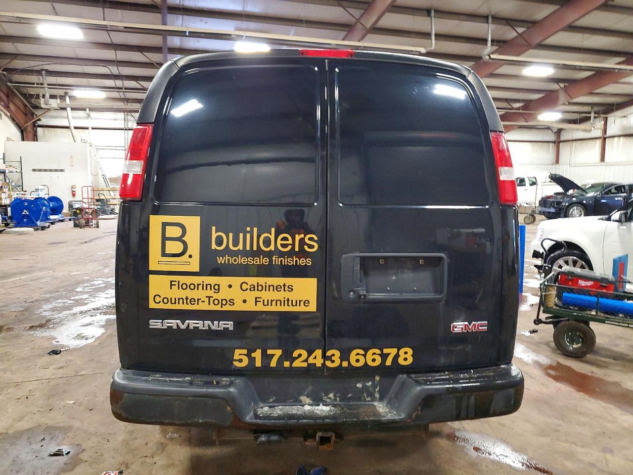 2017 GMC SAVANA G3500 photo 6