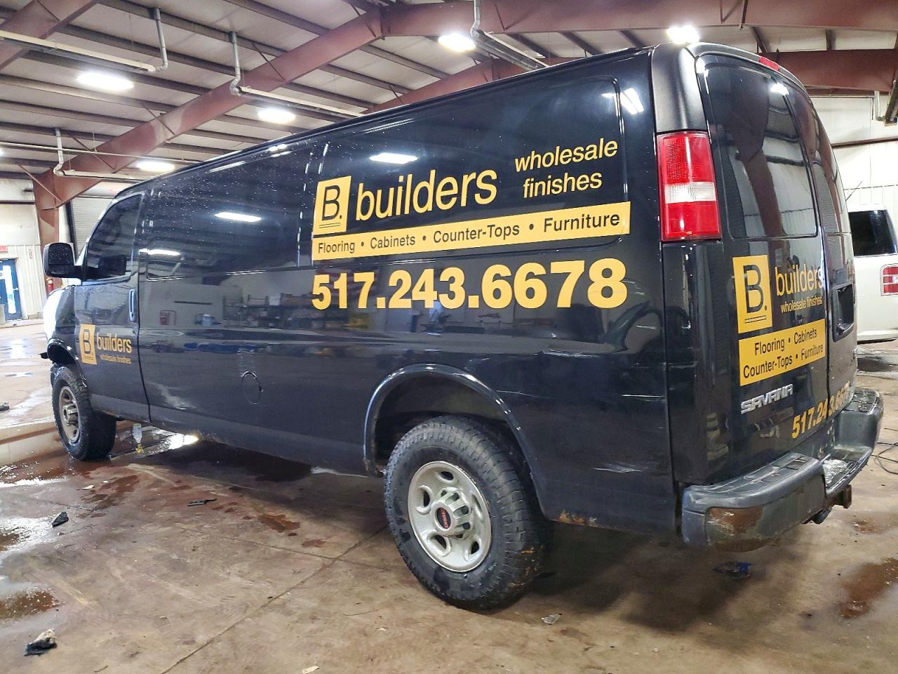 2017 GMC SAVANA G3500 photo 2