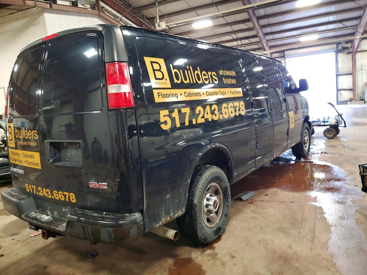 2017 GMC SAVANA G3500 photo 3