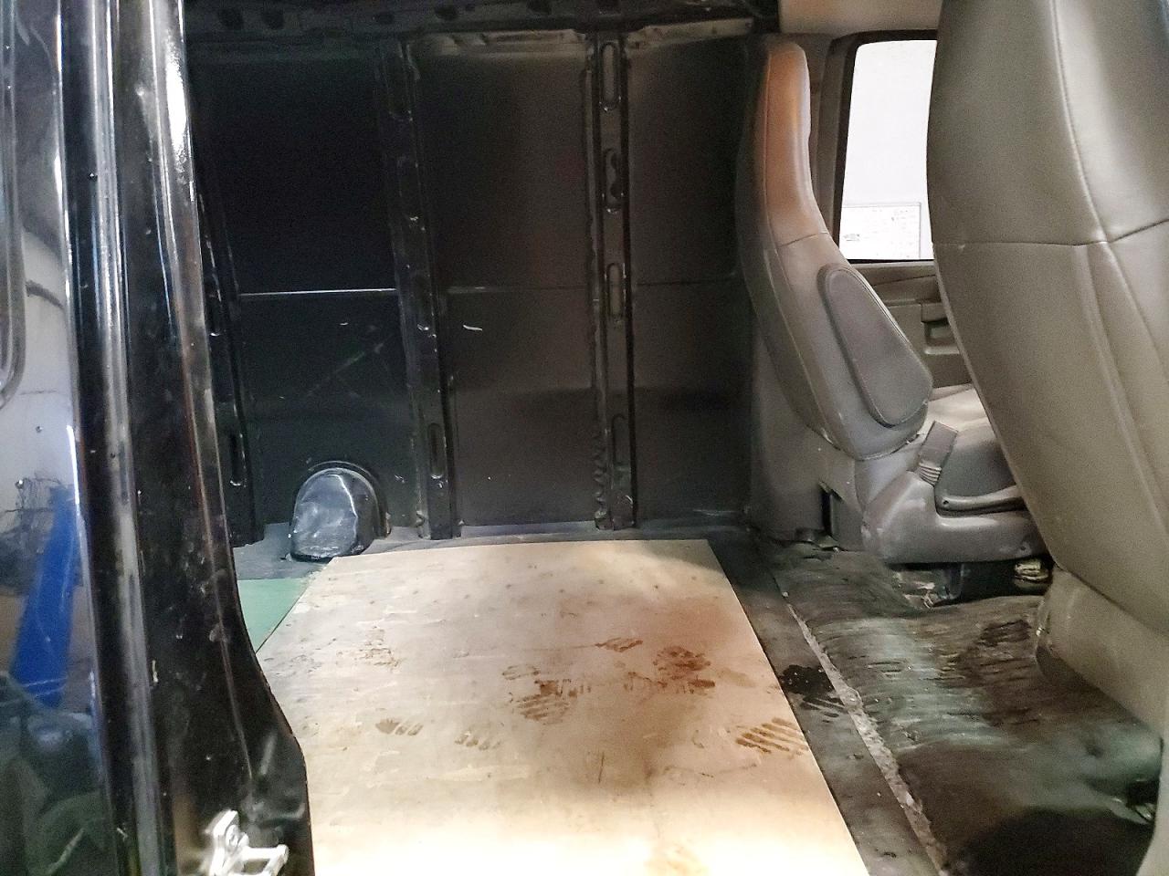 2017 GMC SAVANA G3500 photo 11