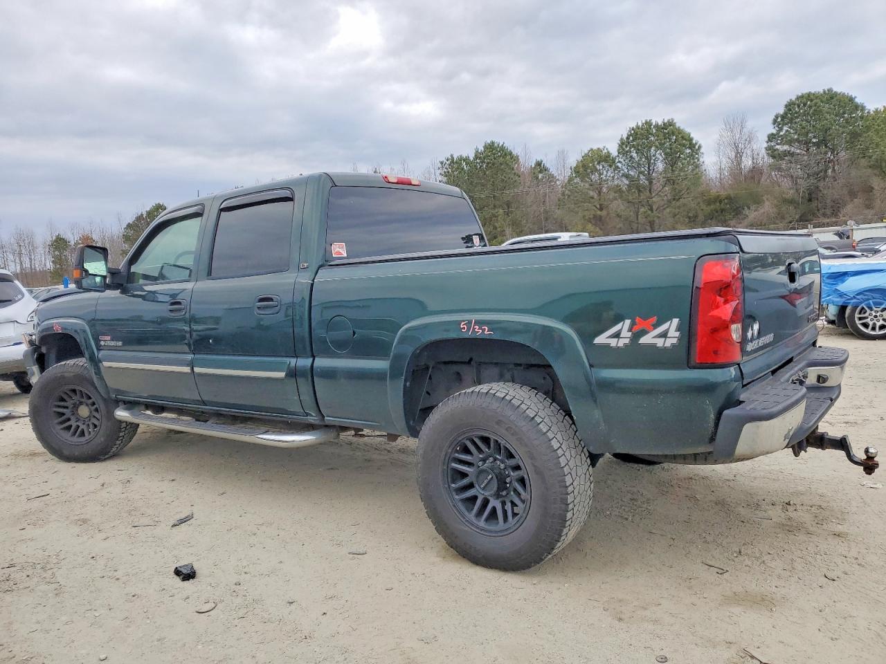 2005 CHEVROLET SILVERADO K2500 HEAVY DUTY photo 2