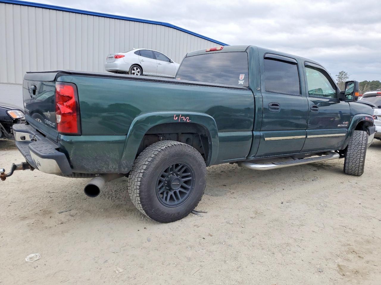 2005 CHEVROLET SILVERADO K2500 HEAVY DUTY photo 3
