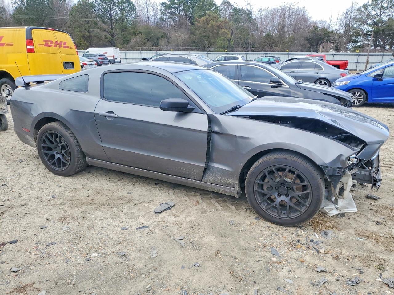 2013 FORD MUSTANG photo 4