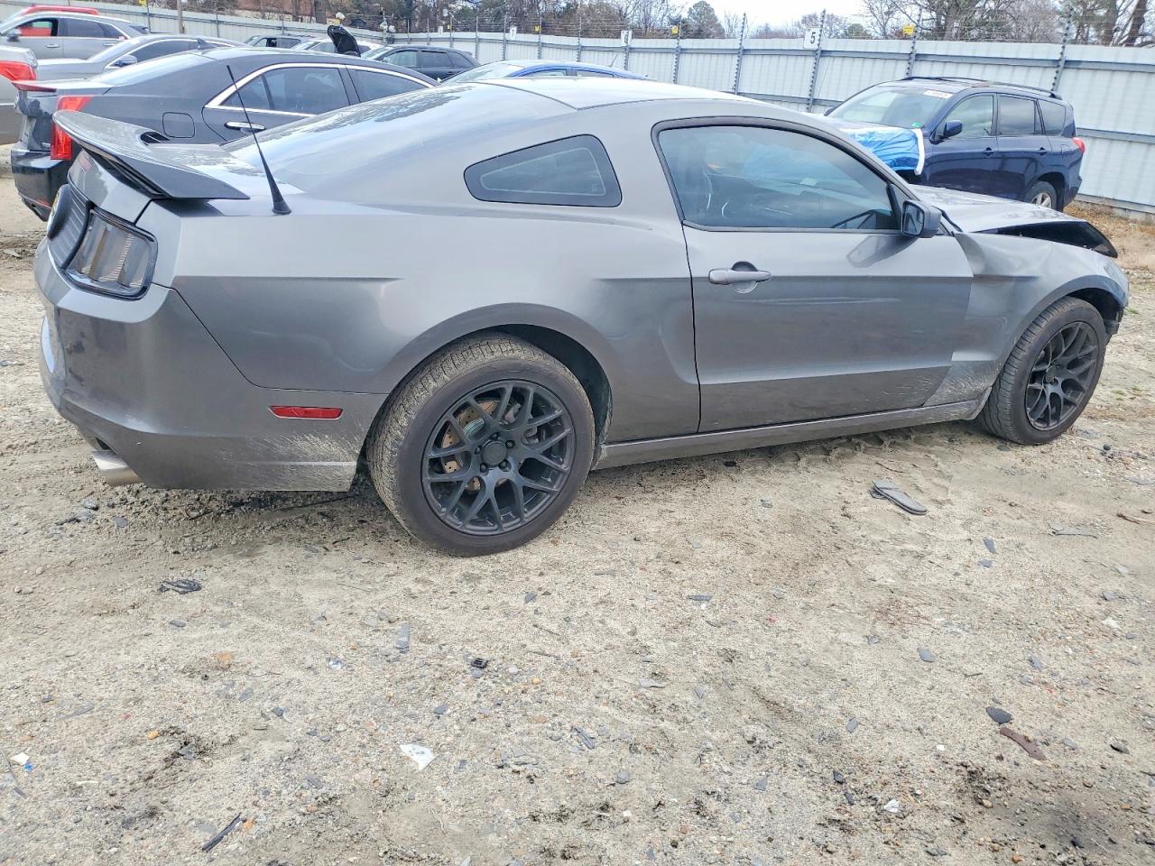2013 FORD MUSTANG photo 3
