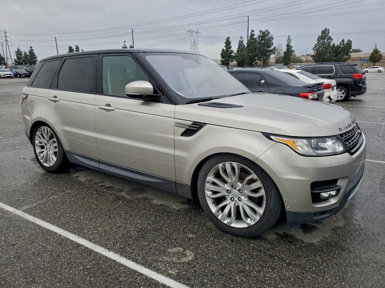 2016 LAND ROVER RANGE ROVER SPORT SE photo 4