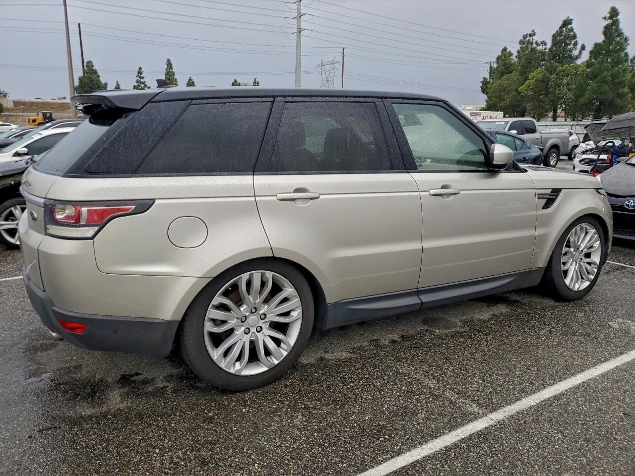 2016 LAND ROVER RANGE ROVER SPORT SE photo 3
