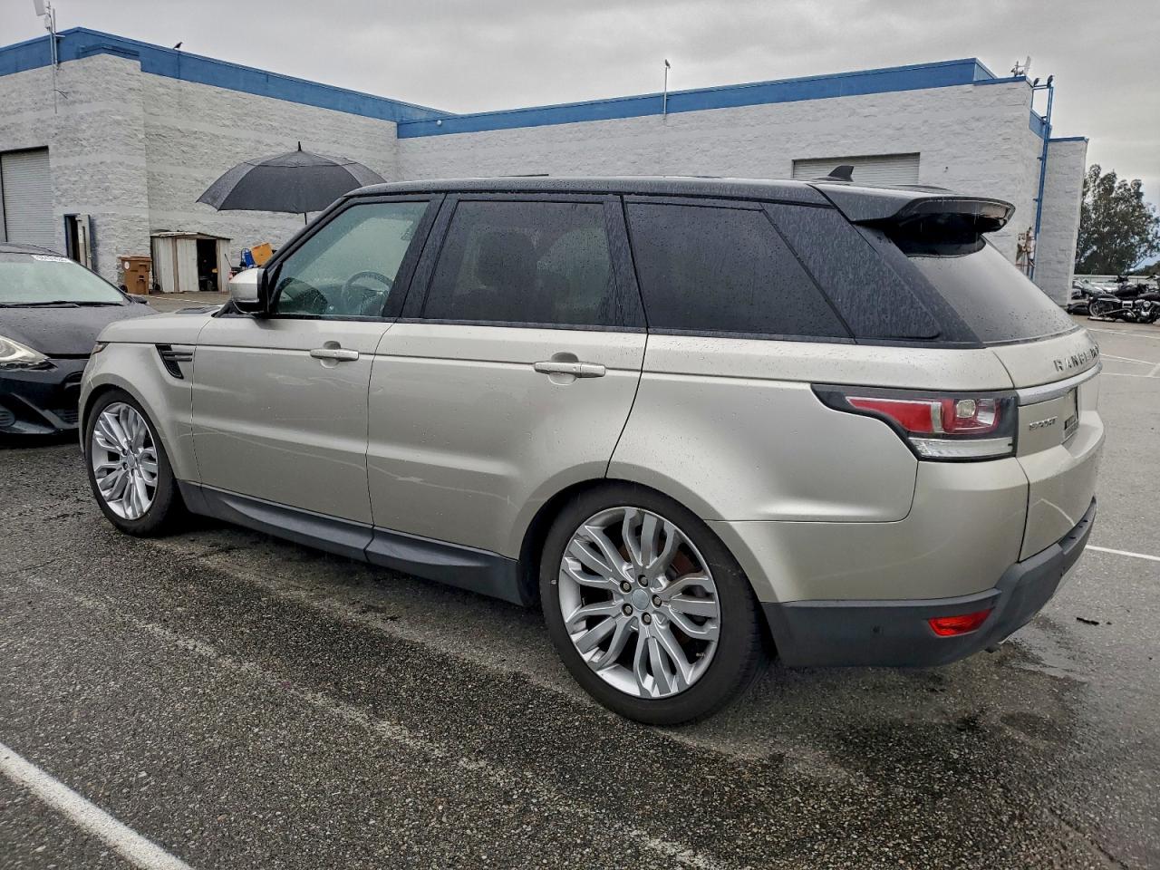 2016 LAND ROVER RANGE ROVER SPORT SE photo 2
