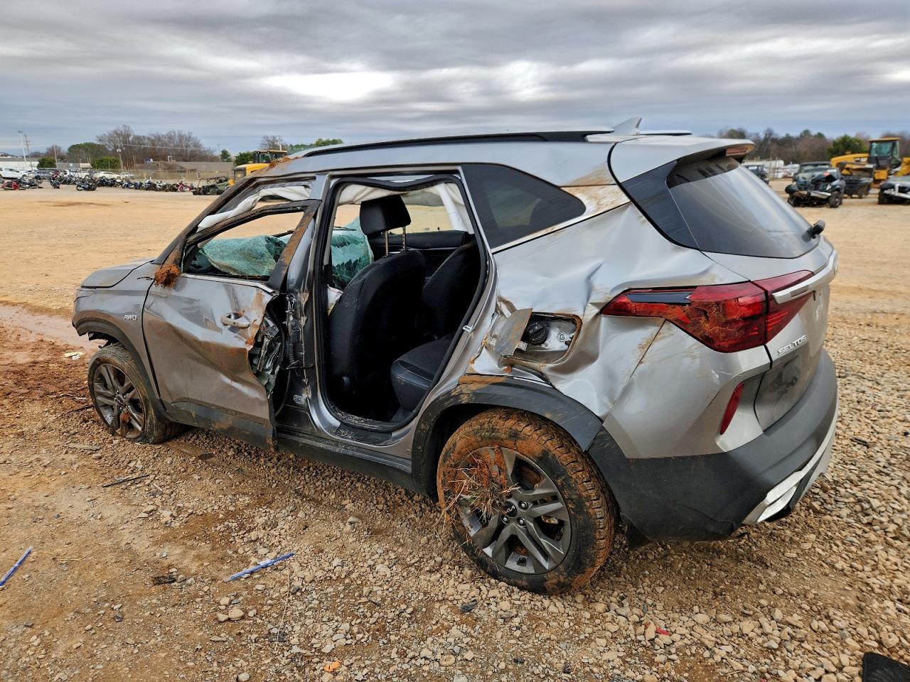 2023 KIA SELTOS S photo 2