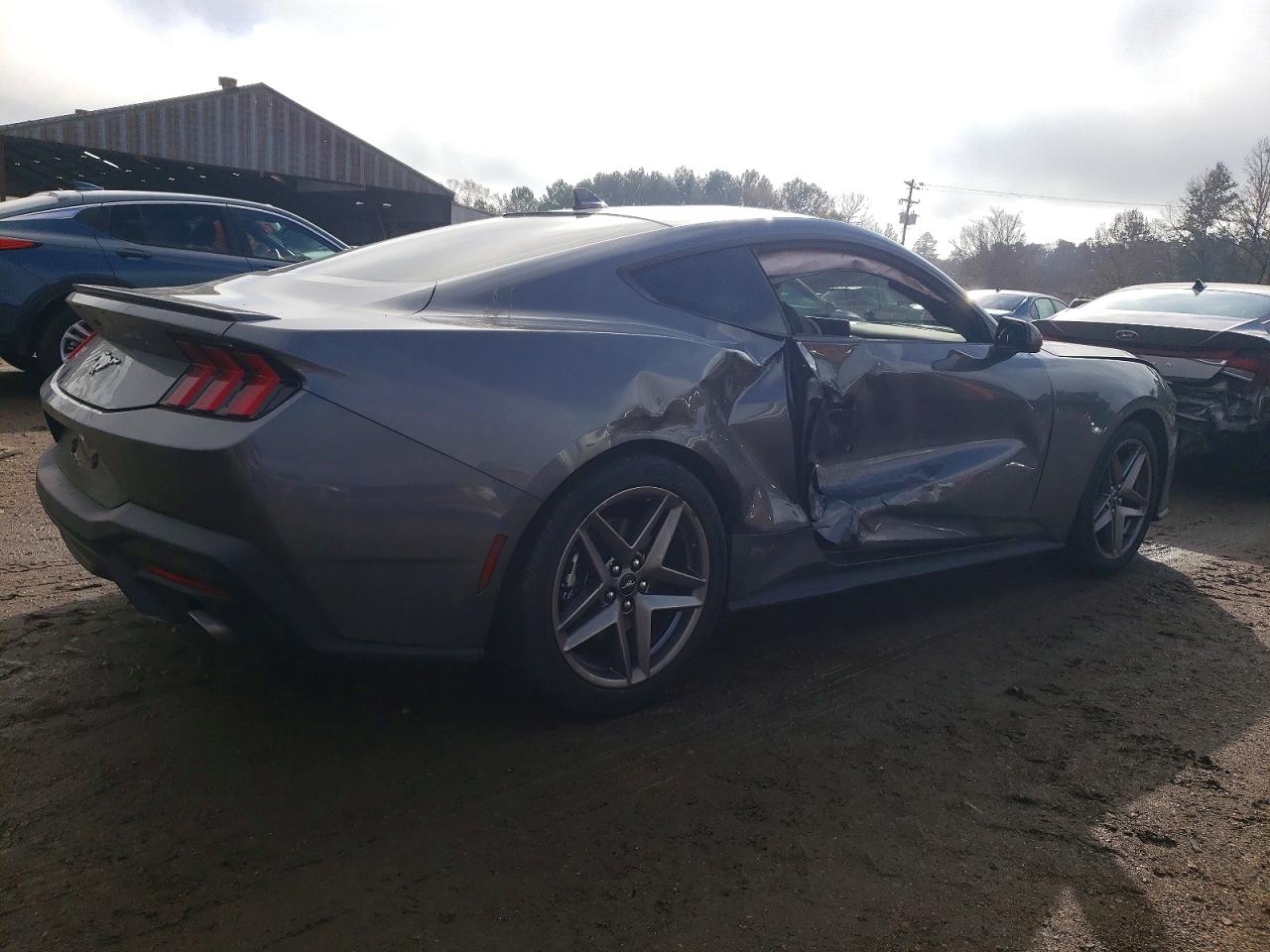 2025 FORD MUSTANG photo 3