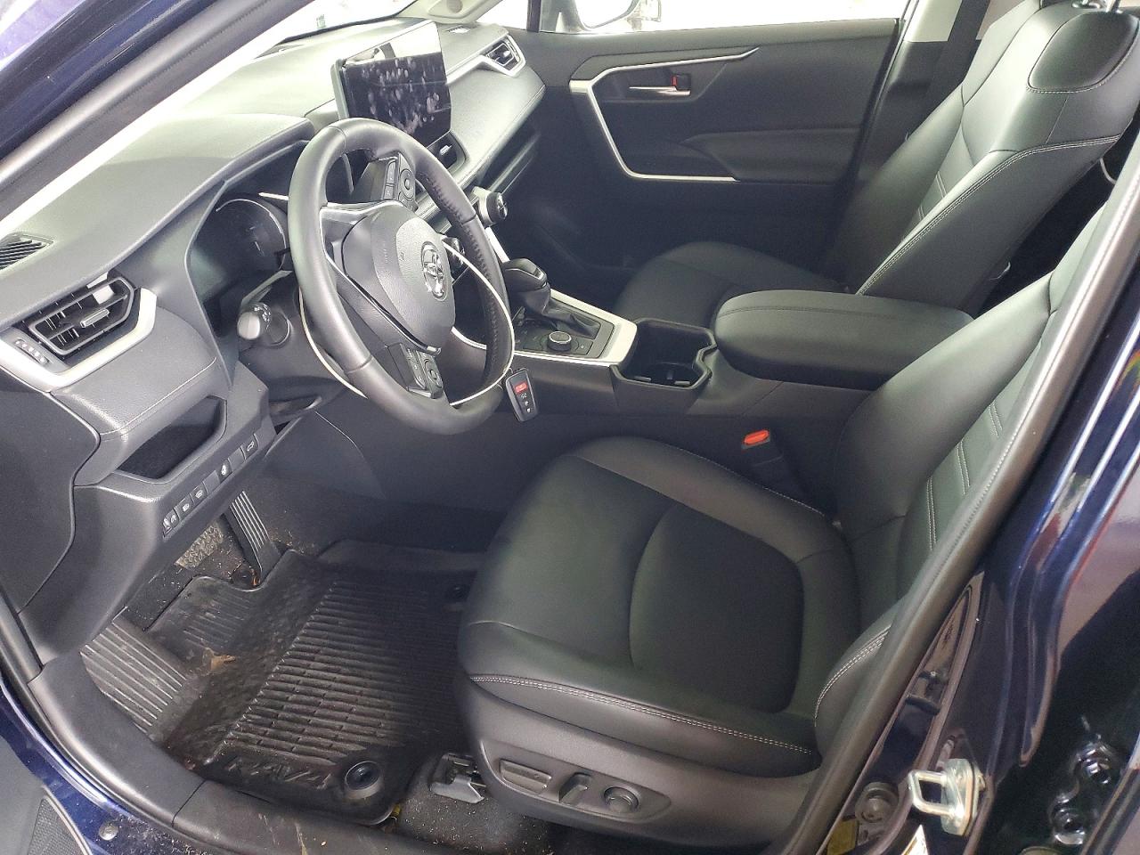 2025 TOYOTA RAV4 XLE PREMIUM photo 7
