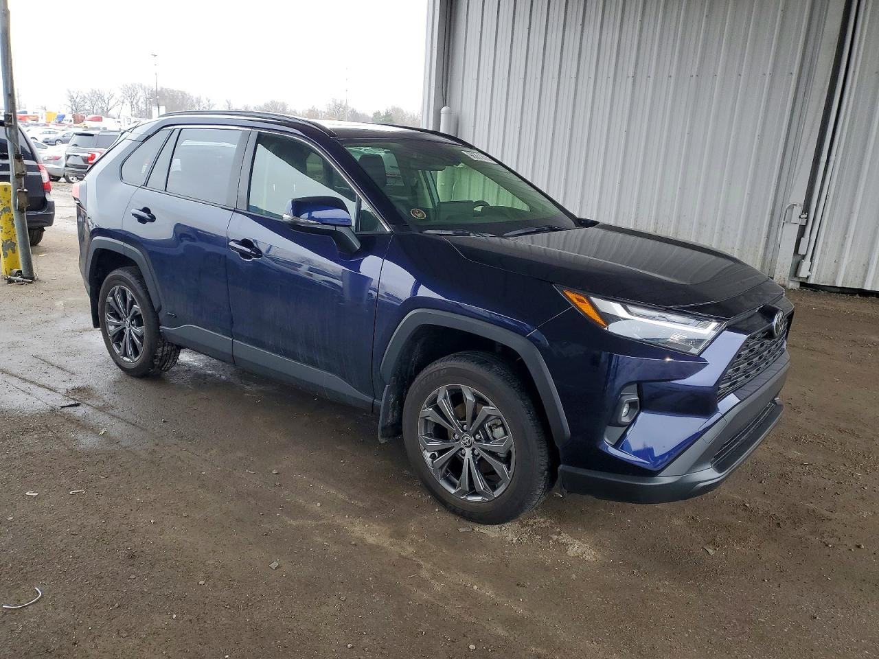2025 TOYOTA RAV4 XLE PREMIUM photo 4