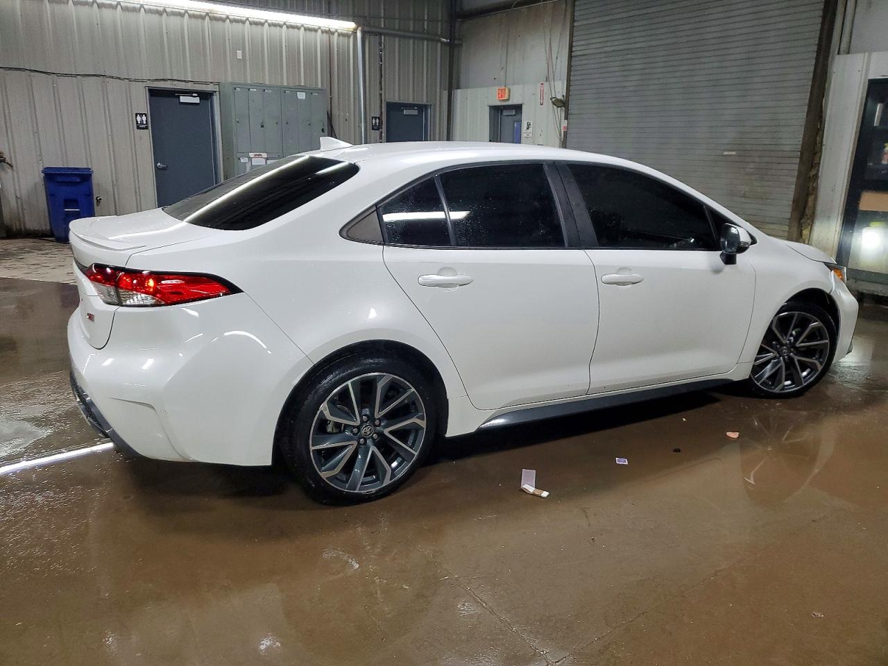 2021 TOYOTA COROLLA SE photo 3