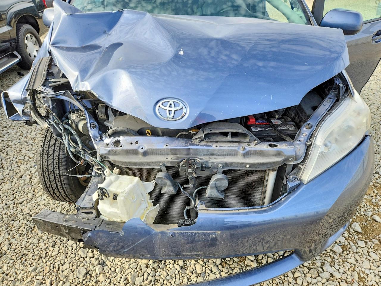 2015 TOYOTA SIENNA LE 8-PASSENGER photo 12