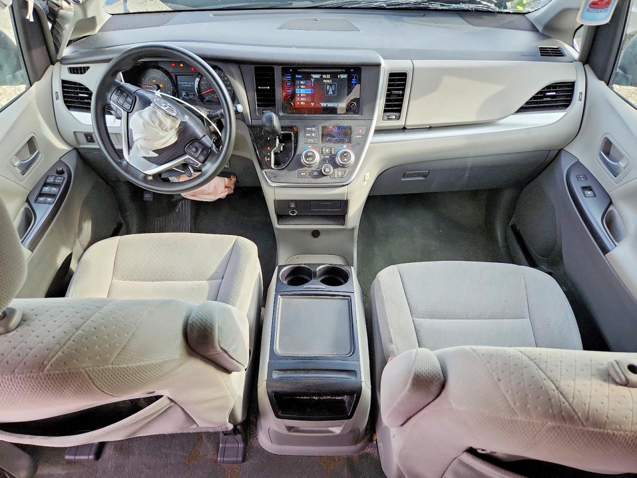 2015 TOYOTA SIENNA LE 8-PASSENGER photo 8