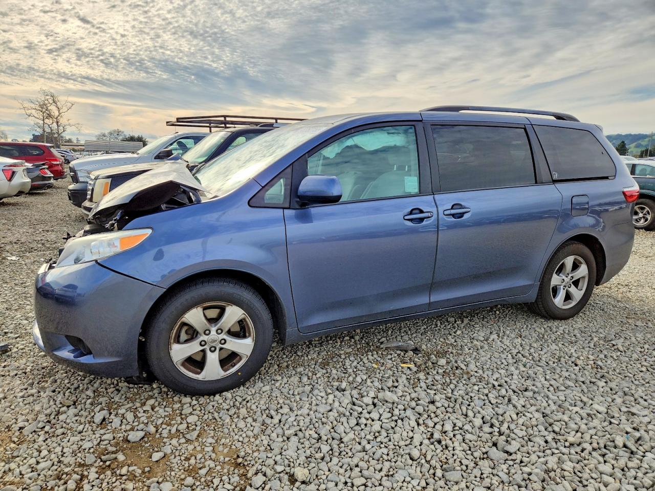 2015 TOYOTA SIENNA