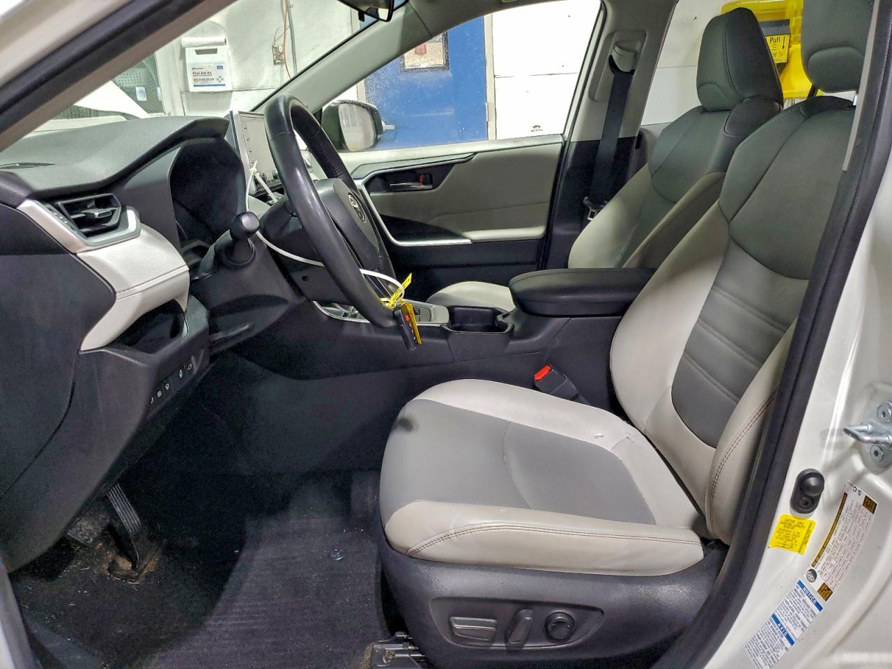 2021 TOYOTA RAV4 XLE PREMIUM photo 7