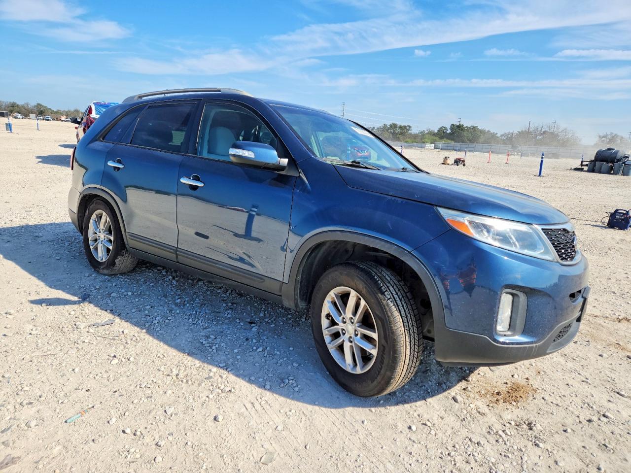 2015 KIA SORENTO LX photo 4