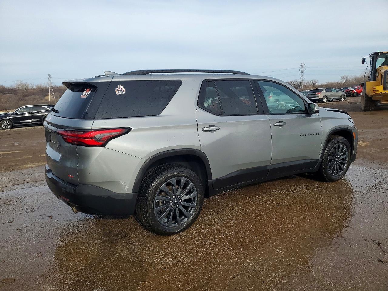 2023 CHEVROLET TRAVERSE RS photo 3