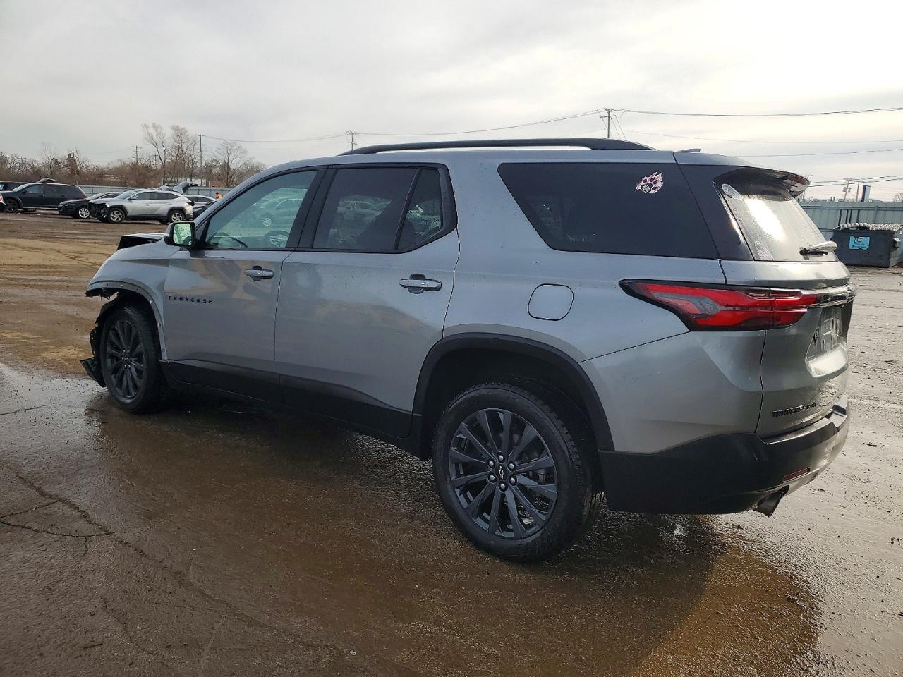 2023 CHEVROLET TRAVERSE RS photo 2