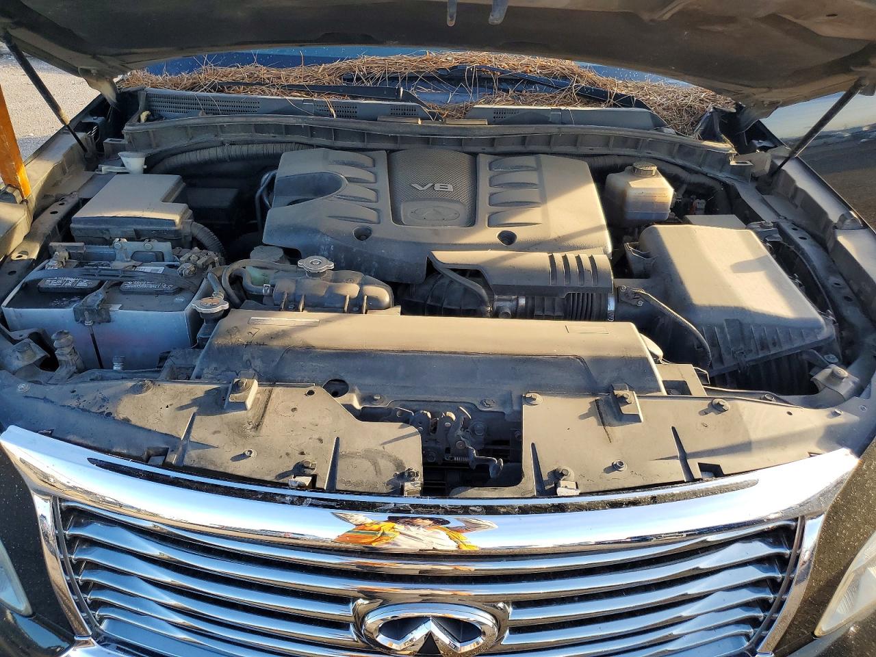 2011 INFINITI QX56 photo 12